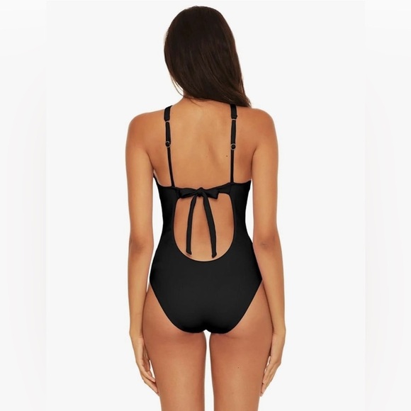 NEW w/TAGS BECCA Rebecca
Virtue Fine Line Tessa Crossover High Neck One-Piece - Picture 5 of 8